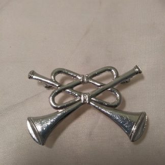 RAF band crossed Trumpets silver metal cap badge