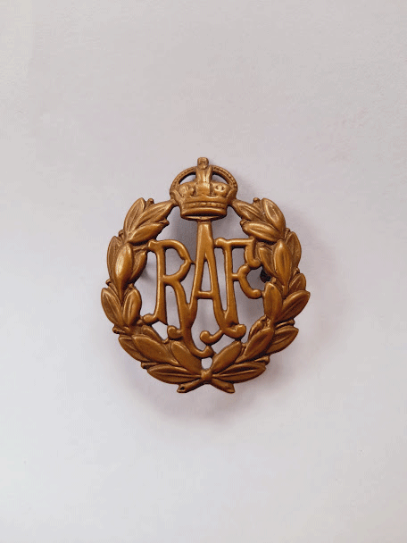WW2 RAF cap badge WW2 RAF cap badge