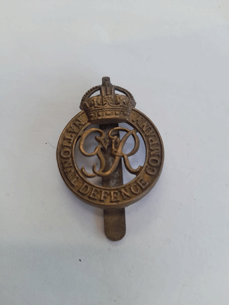Original National defence company cap badge kings crown Original National defence company cap badge kings crown