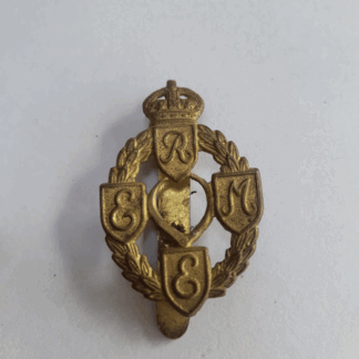 Royal Electrical & electrical Engineers Cap badge original